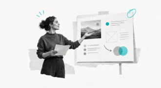 Formatrice che illustra contenuti e struttura di una pagina editoriale su una lavagna.